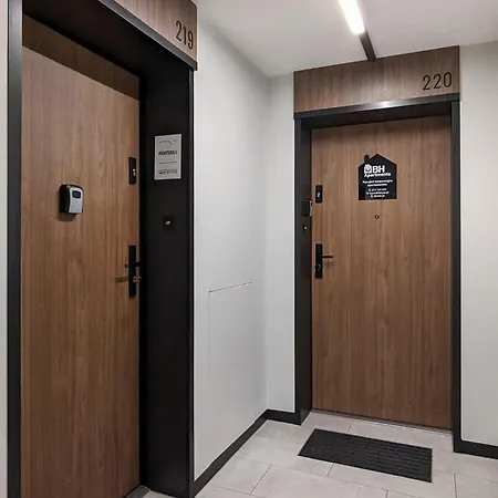 Bright Blue Studio In With Free Access To The Gym By Renters Apartman
