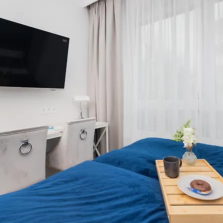 Bright Blue Studio In With Free Access To The Gym By Renters *