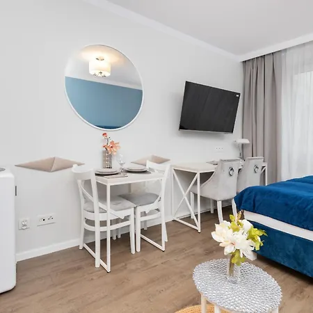 Bright Blue Studio In With Free Access To The Gym By Renters Apartman *